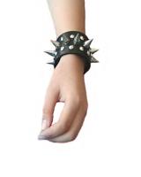 Браслет с шипами