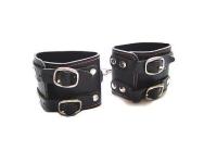 Широкие наручники с ремнями